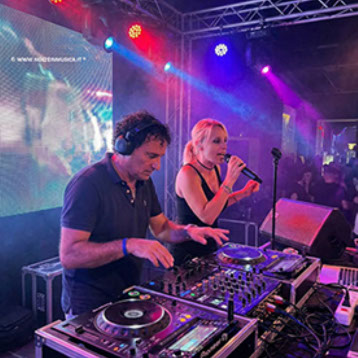 Dj e vocalist cantante