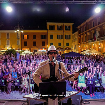 Cantante per feste e matrimoni