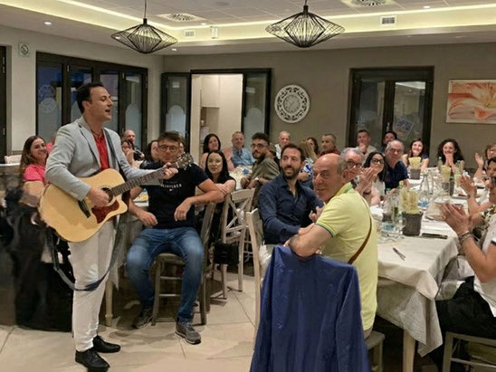 Pianificheremo con scrupolo la Serenata da dedicare al Vostro partner, a un tuo famigliare o alla persona a te più cara.